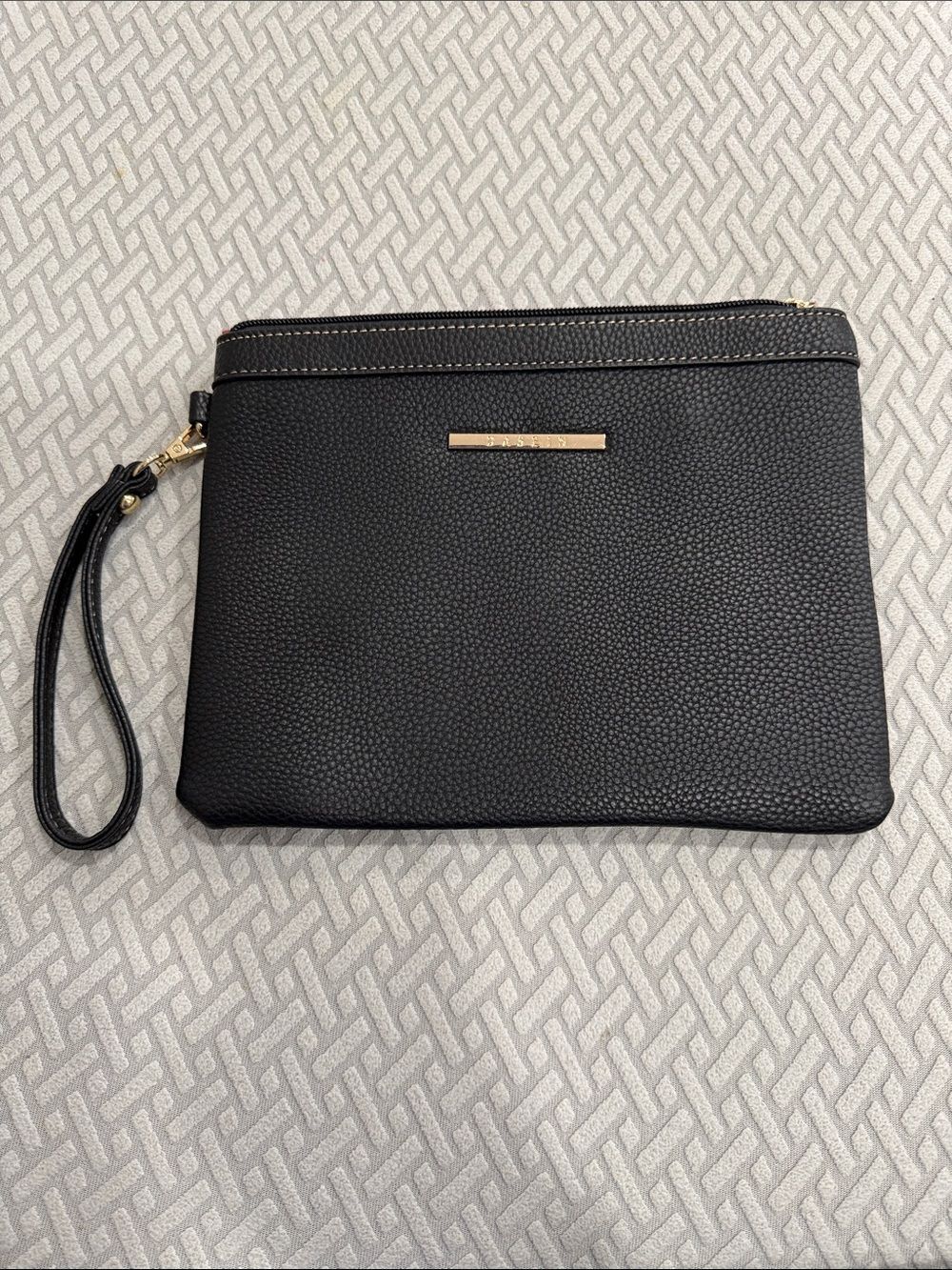 Minimalist Dasein Womens Small Dark Green Vegan Leather Wristlet Clutch